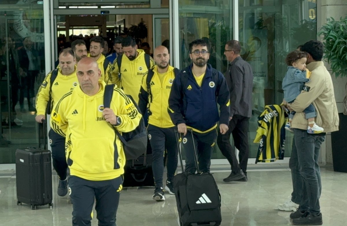 Fenerbahçe Konya’da! Dev Maç Öncesi Havalimanında Sıcak Karşılama
