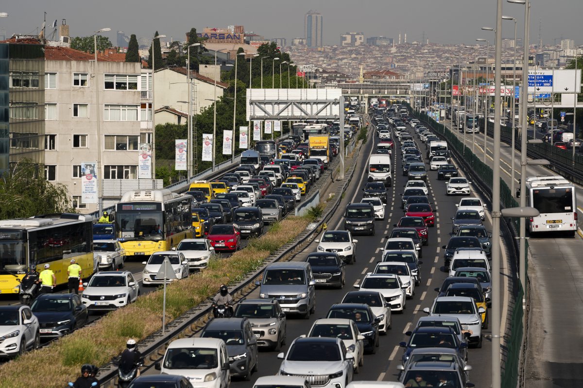 İstanbul'da Bayram Sonrası İlk İş Günü Kabusu! Yollar Kilitlendi, Yoğunluk Yüzde 60'ı Buldu: İşte Felç Olan O Noktalar...