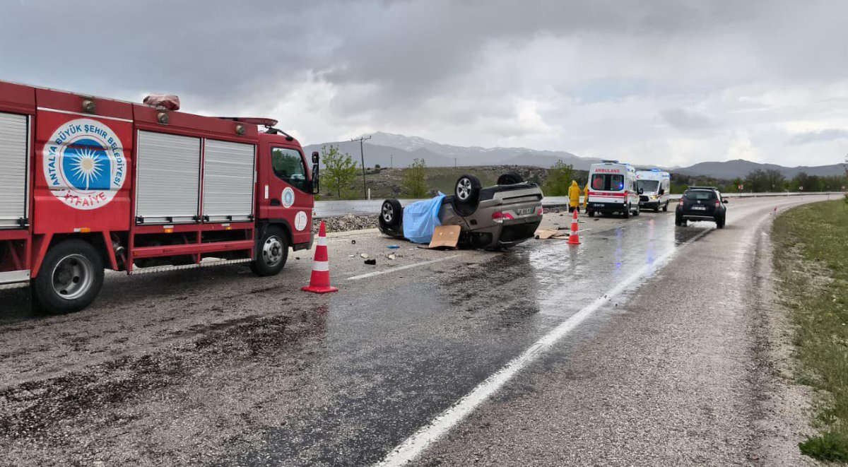 Antalya Yolunda Yağmur Faciası! Takla Atan Otomobilde Yaşlı Çift Hayatını Kaybetti, Aynı Aileden Yaralılar Var!