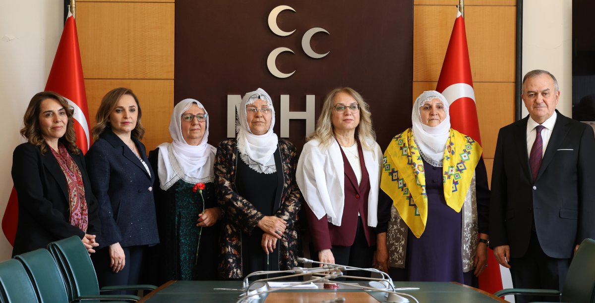 Bahçeli'ye Gönderilen O Hediye Herkesi Şaşırttı! TBMM'de Tülbentli Diplomasi...