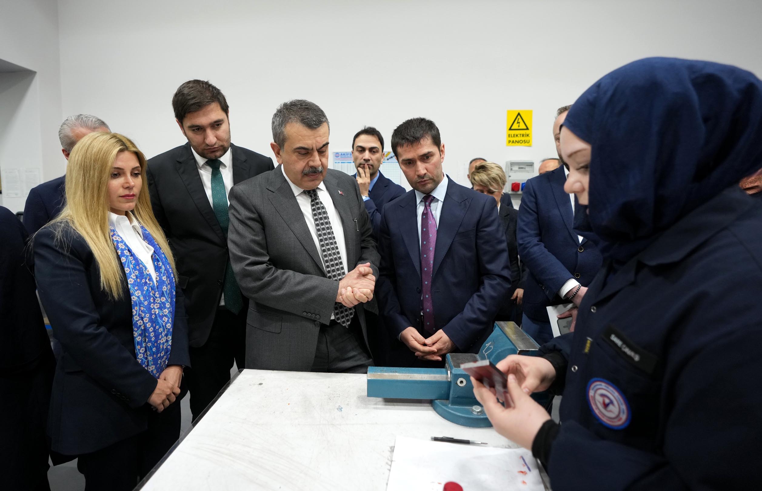 Bakan Tekin'den Mesleki Eğitim Açıklaması: Yeni Yönelim Projesi Başladı