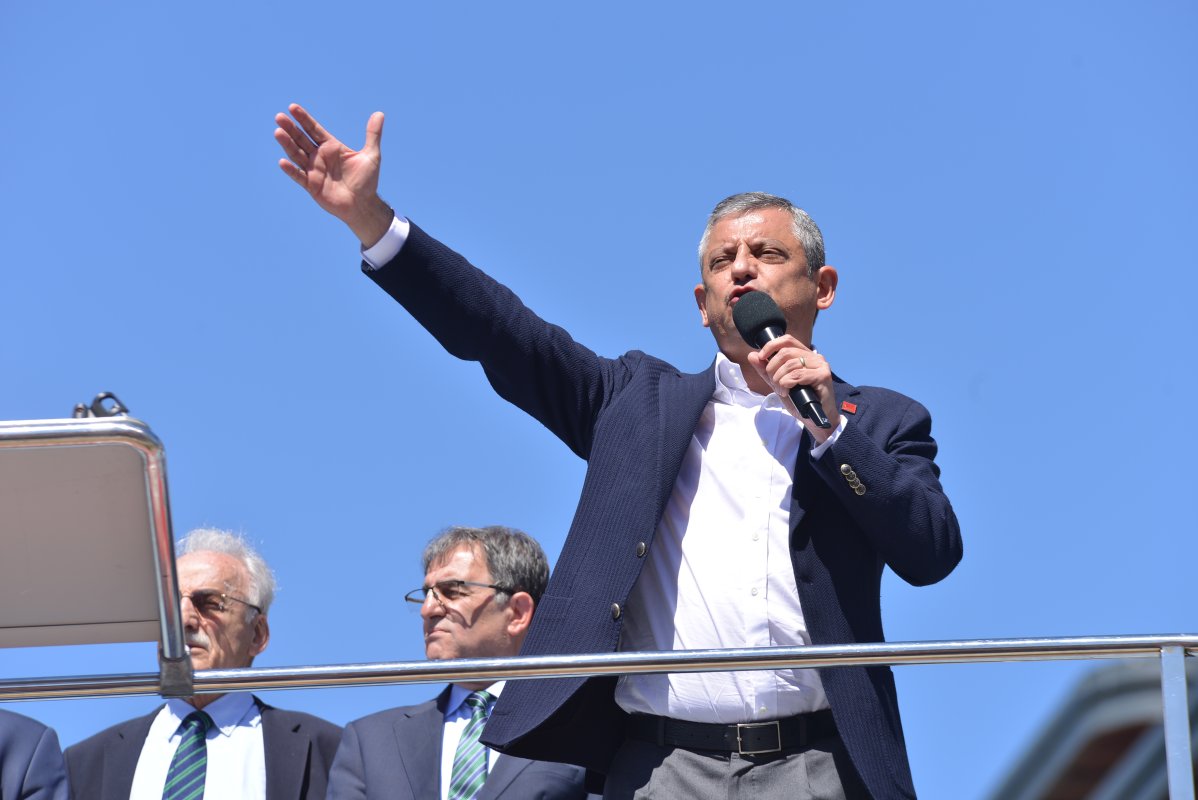 "Rize'de Yer Yerinden Oynadı! Özgür Özel'den Erdoğan'a Çok Sert Akın Gürlek Çağrısı"