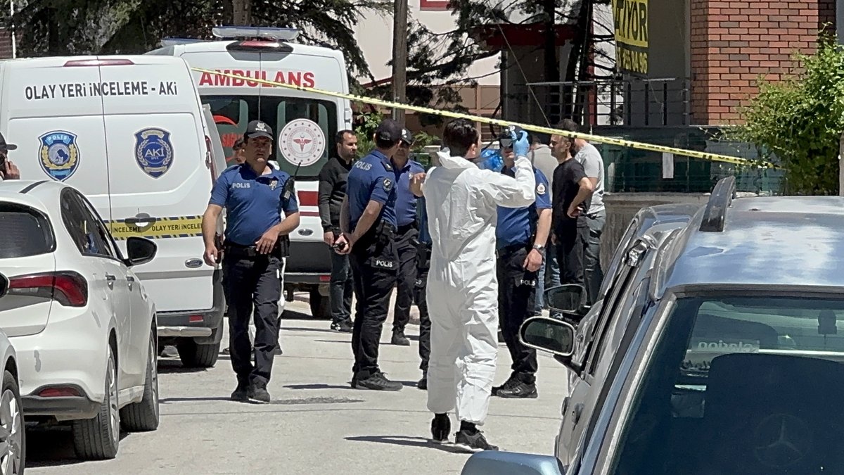 Konya'da Kan Donduran Olay! Parkta Elleri Kanlı Oturan Hukuk Öğrencisi Polise Öyle Bir Şey İtiraf Etti Ki...