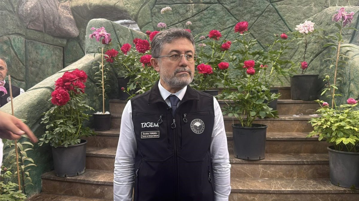 Süs Bitkilerinde Dünya Rekoru: Bakan Yumaklı 2 Milyar Adet Üretimi Duyurdu!