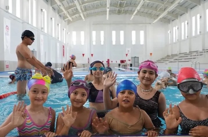 Büyükşehir’den Her Yaşa Yüzme İmkanı