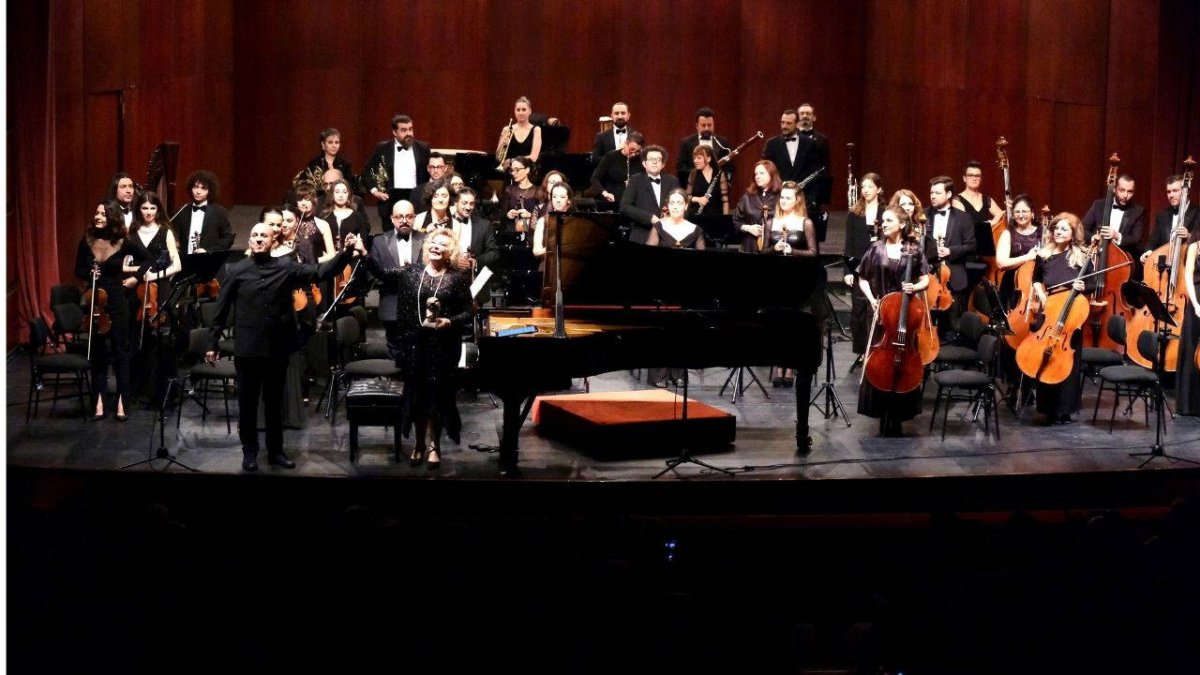 Gülsin Onay Dinleyicileri Büyüledi