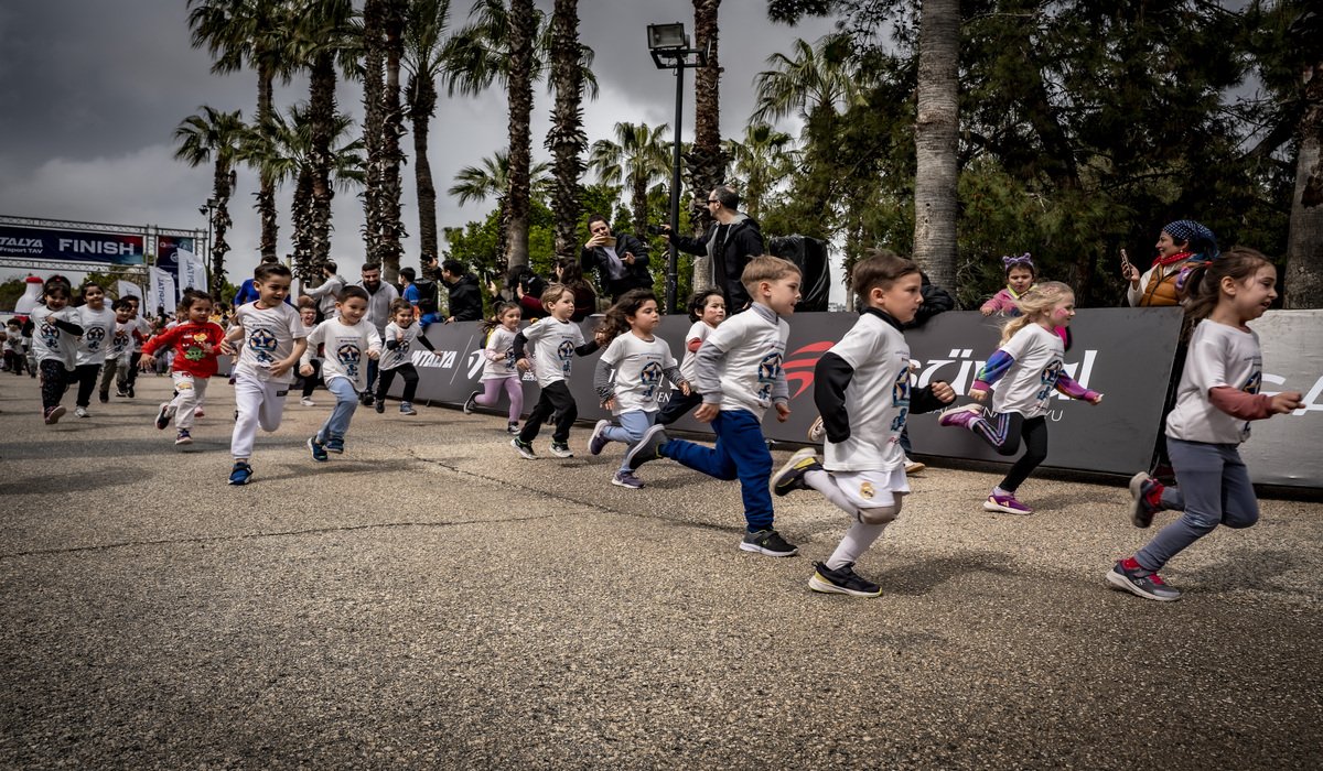 Antalya Runtalya Minik Adımlar Koşusu 2026: Geleceğin Şampiyonları Yarıştı